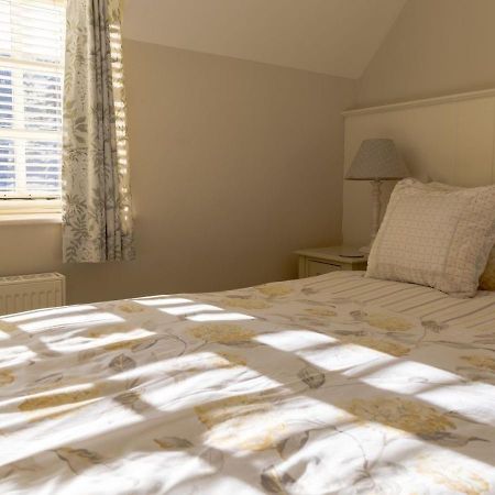 Jasmine Cottage - 2 Bedroom In Heart Of Bourton! Bagian luar foto