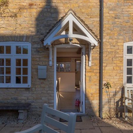 Jasmine Cottage - 2 Bedroom In Heart Of Bourton! Bagian luar foto