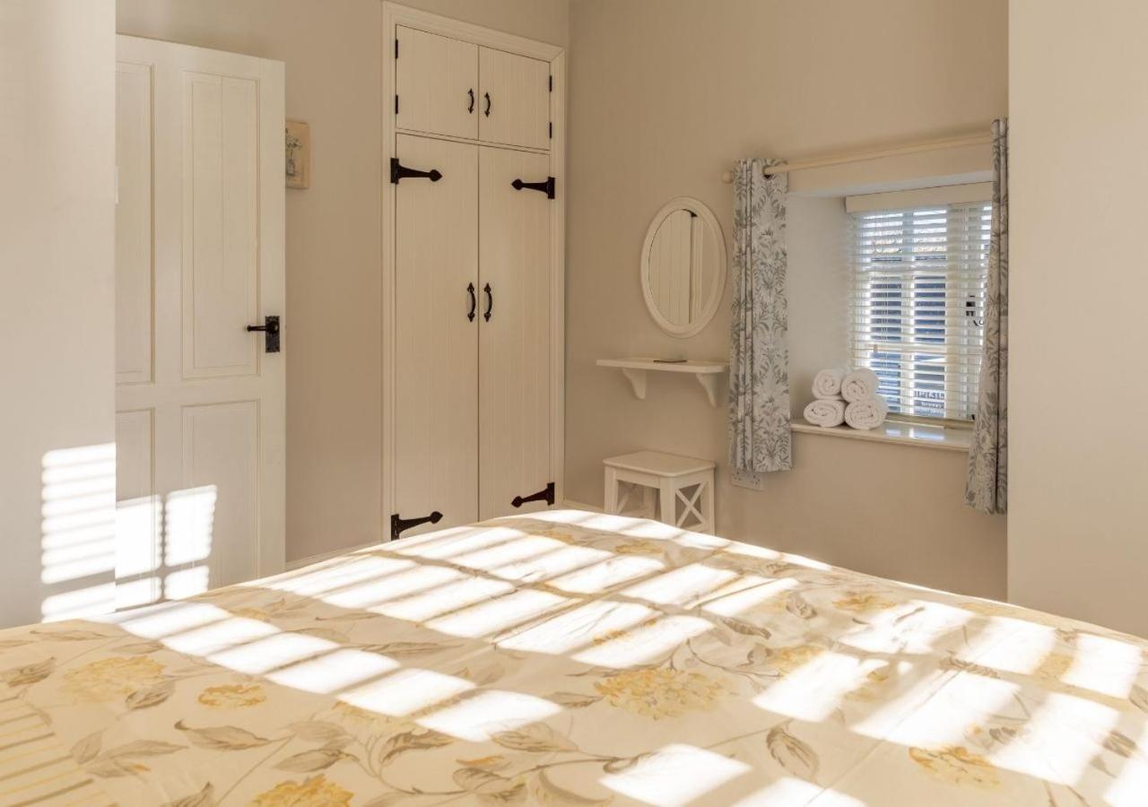 Jasmine Cottage - 2 Bedroom In Heart Of Bourton! Bagian luar foto
