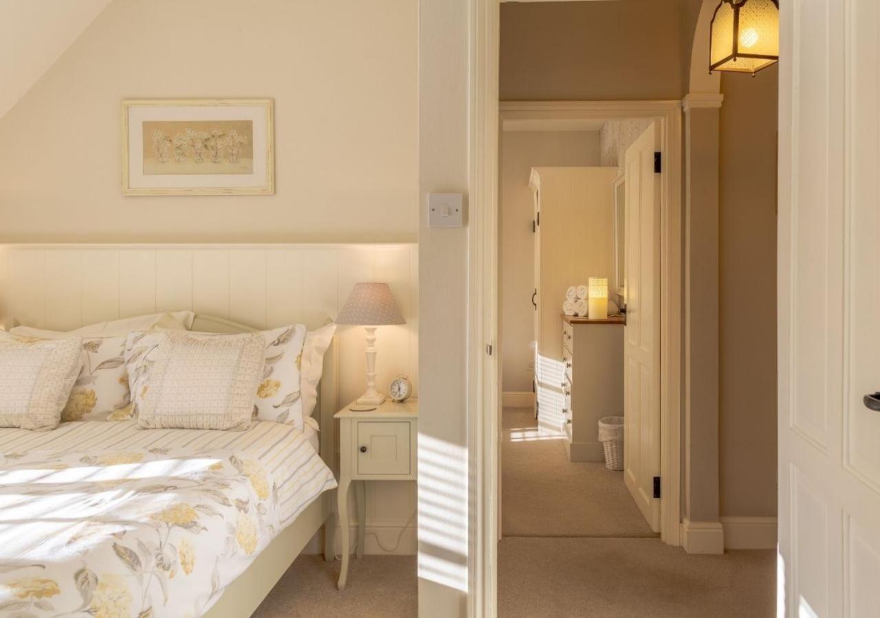Jasmine Cottage - 2 Bedroom In Heart Of Bourton! Bagian luar foto