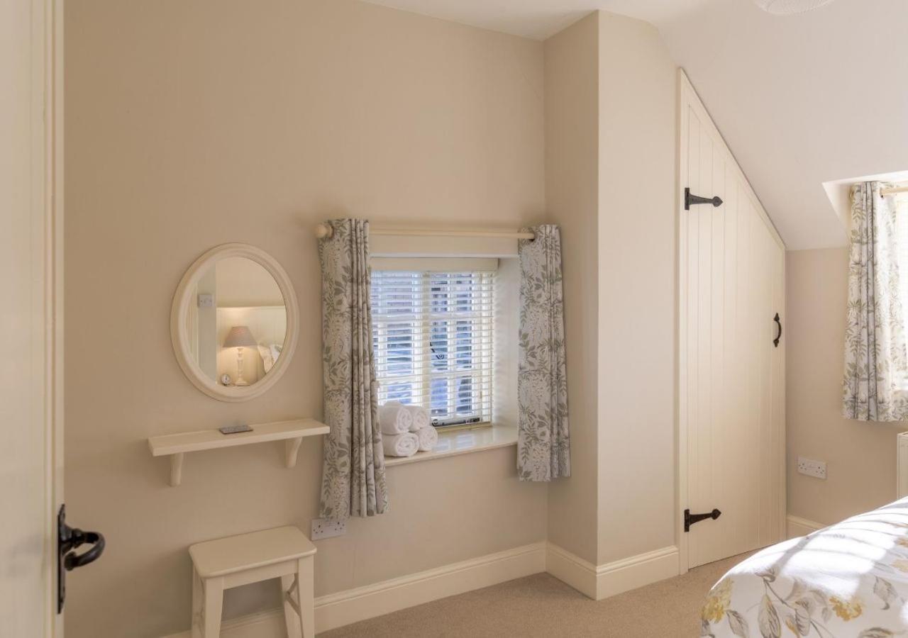 Jasmine Cottage - 2 Bedroom In Heart Of Bourton! Bagian luar foto