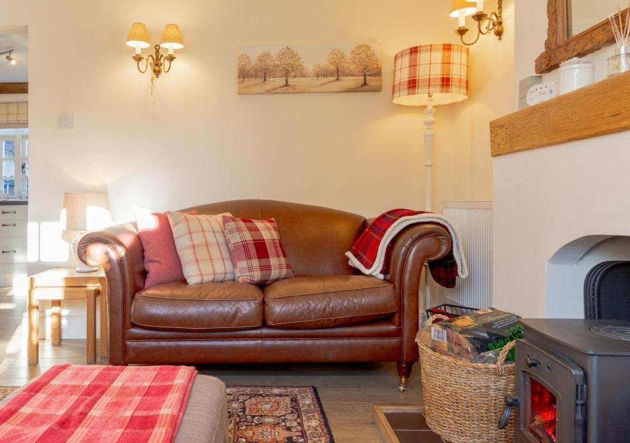 Jasmine Cottage - 2 Bedroom In Heart Of Bourton! Bagian luar foto