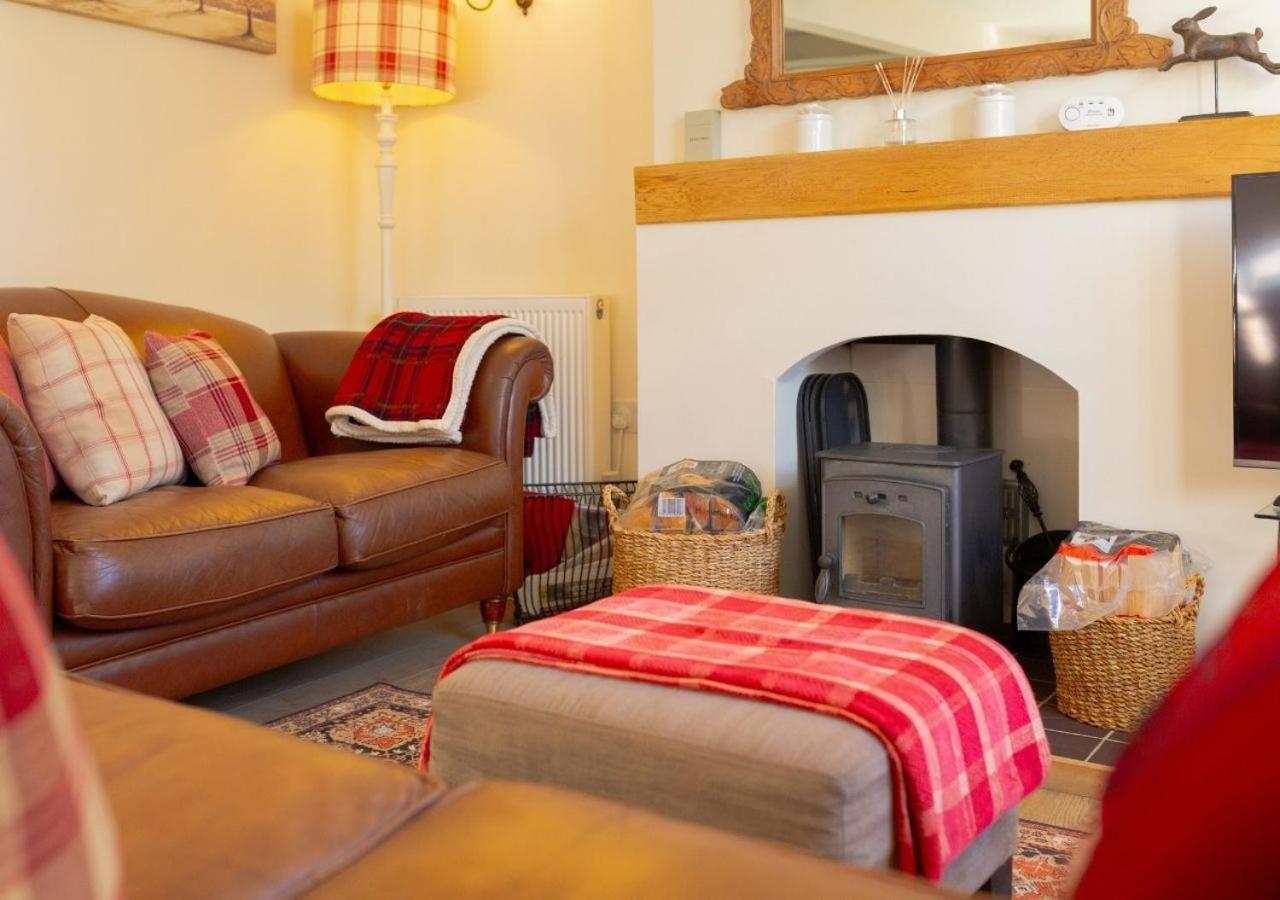 Jasmine Cottage - 2 Bedroom In Heart Of Bourton! Bagian luar foto
