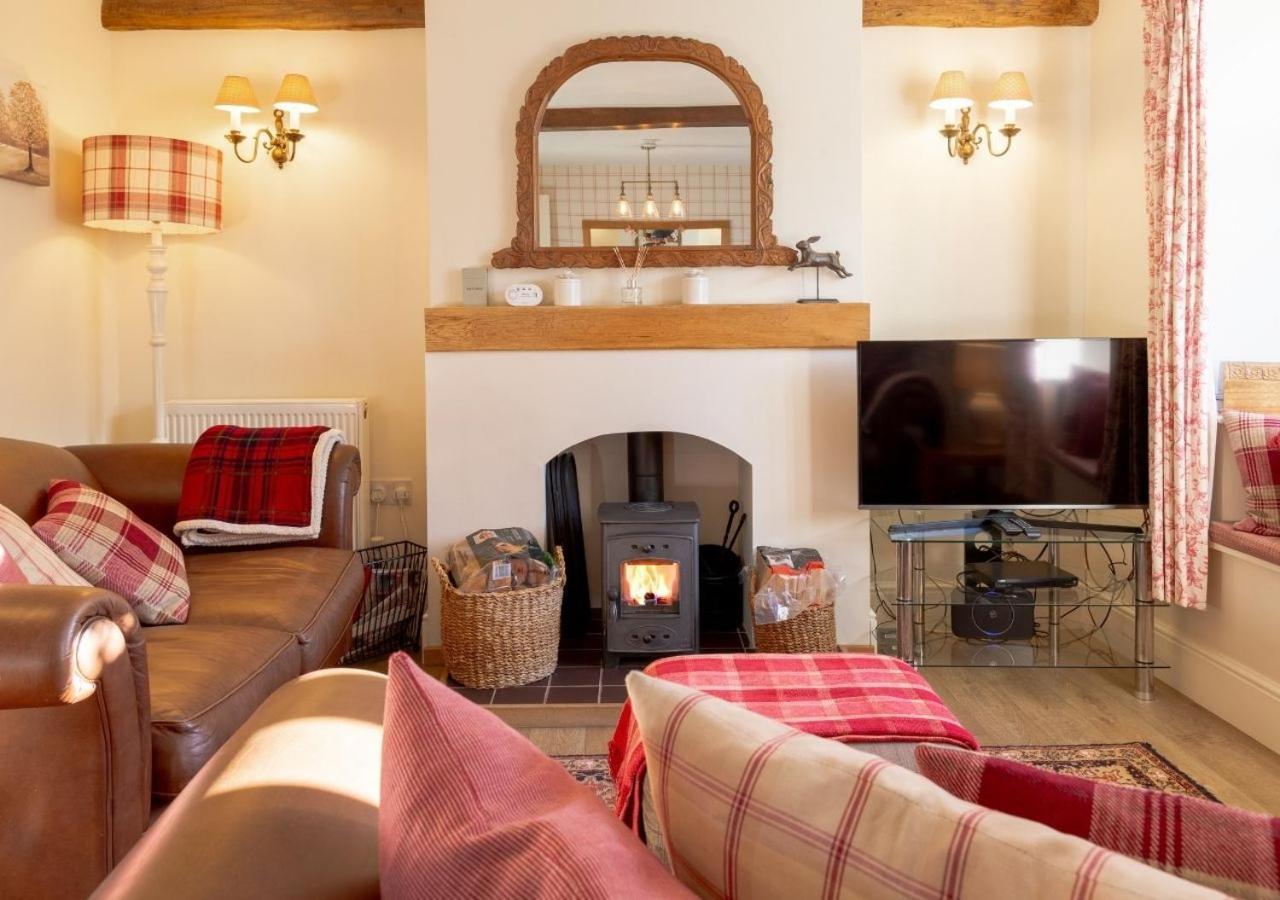 Jasmine Cottage - 2 Bedroom In Heart Of Bourton! Bagian luar foto
