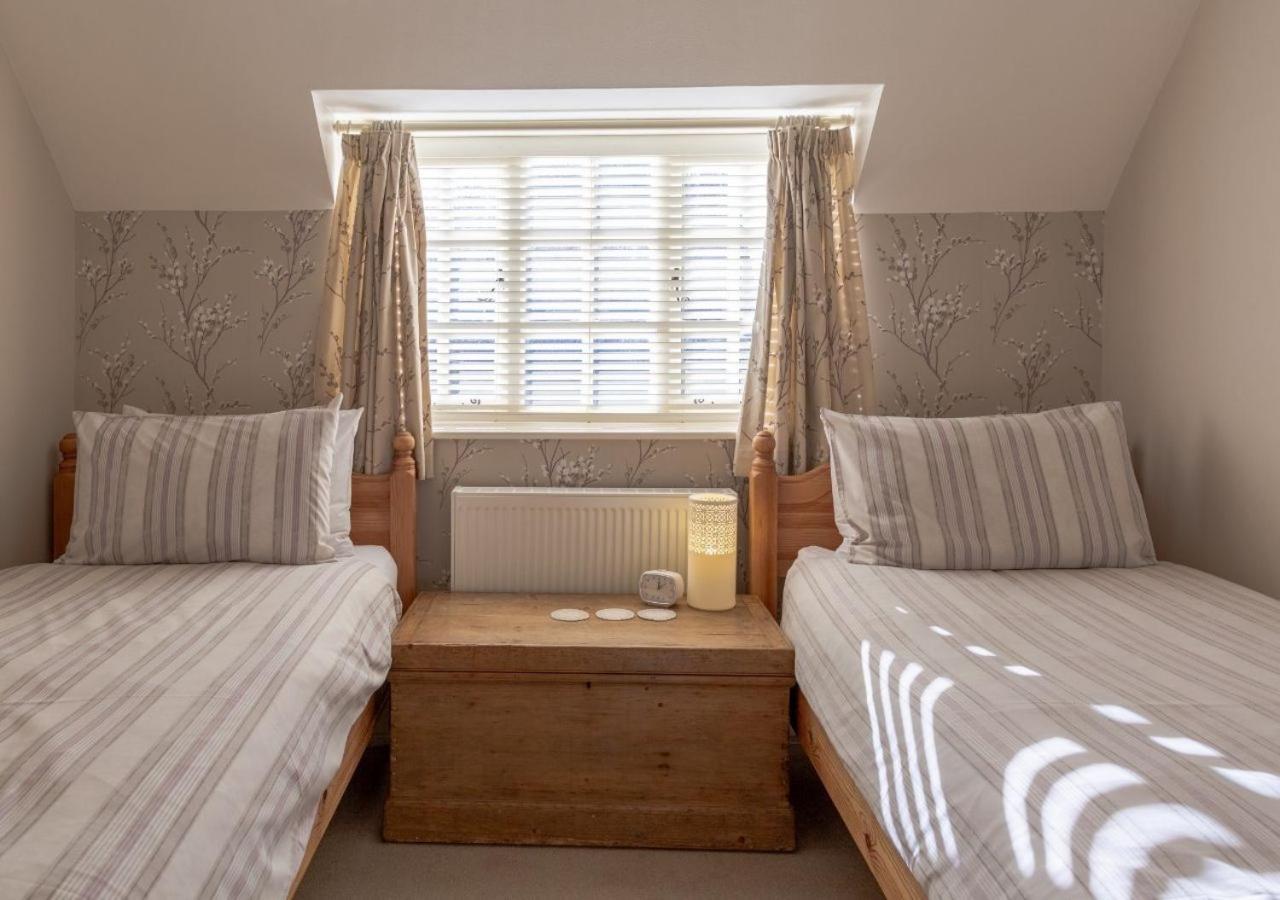 Jasmine Cottage - 2 Bedroom In Heart Of Bourton! Bagian luar foto