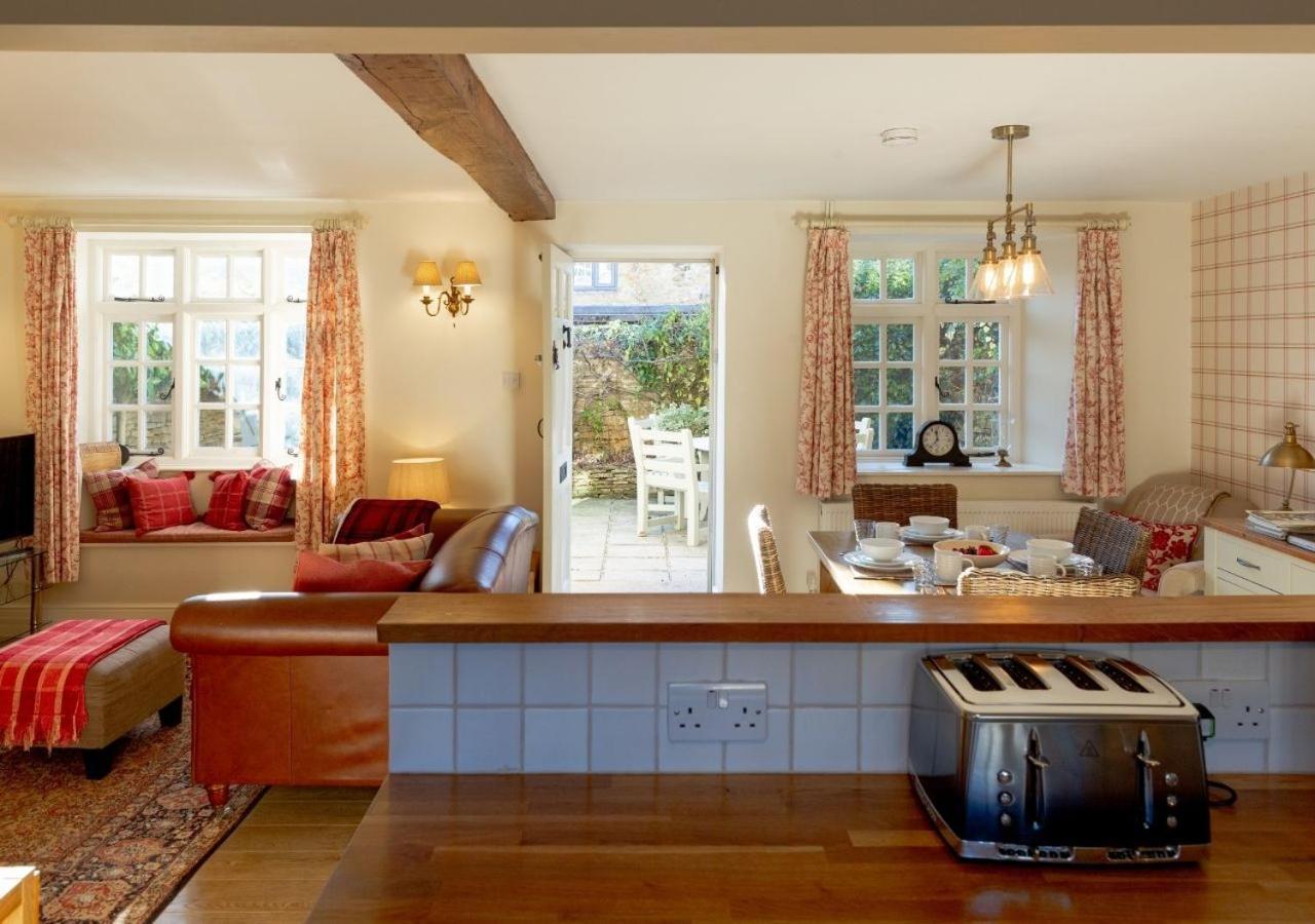 Jasmine Cottage - 2 Bedroom In Heart Of Bourton! Bagian luar foto