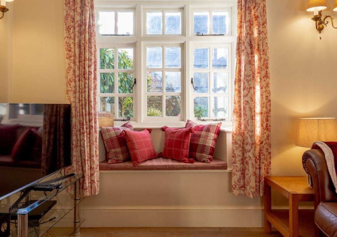 Jasmine Cottage - 2 Bedroom In Heart Of Bourton! Bagian luar foto