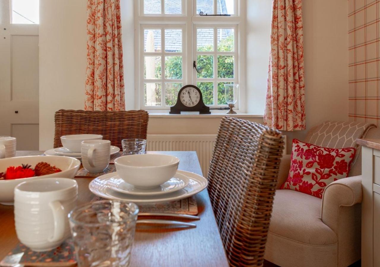 Jasmine Cottage - 2 Bedroom In Heart Of Bourton! Bagian luar foto