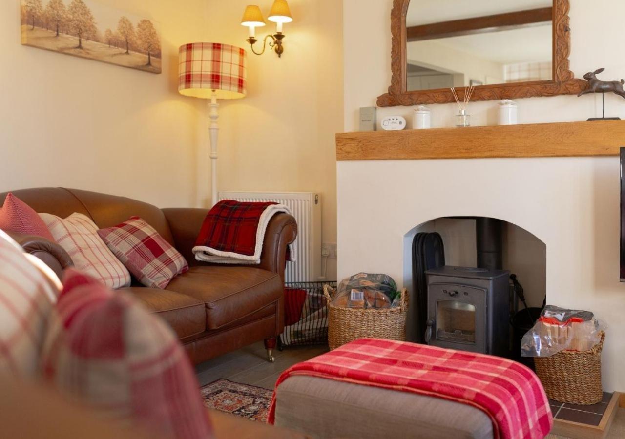 Jasmine Cottage - 2 Bedroom In Heart Of Bourton! Bagian luar foto