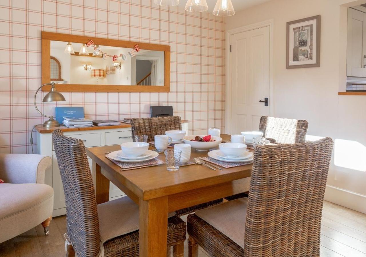 Jasmine Cottage - 2 Bedroom In Heart Of Bourton! Bagian luar foto