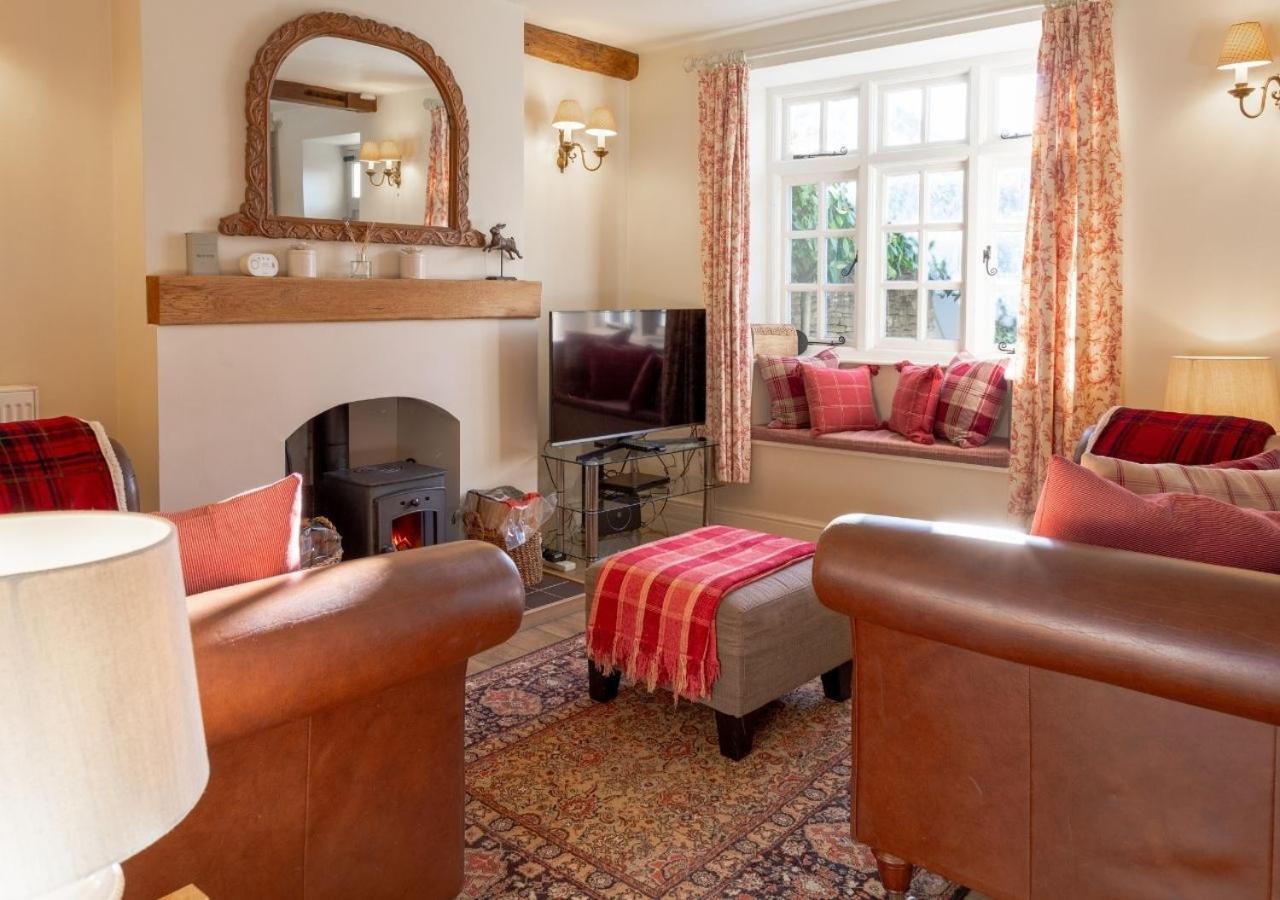 Jasmine Cottage - 2 Bedroom In Heart Of Bourton! Bagian luar foto