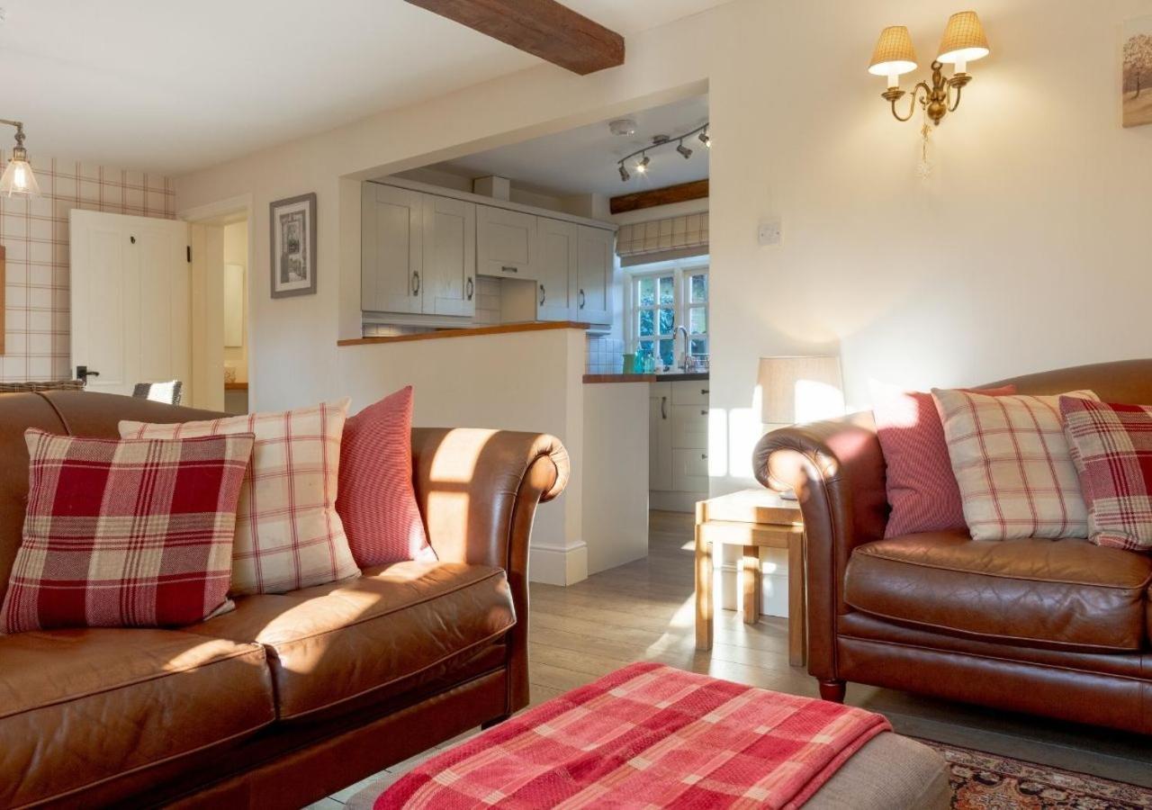 Jasmine Cottage - 2 Bedroom In Heart Of Bourton! Bagian luar foto