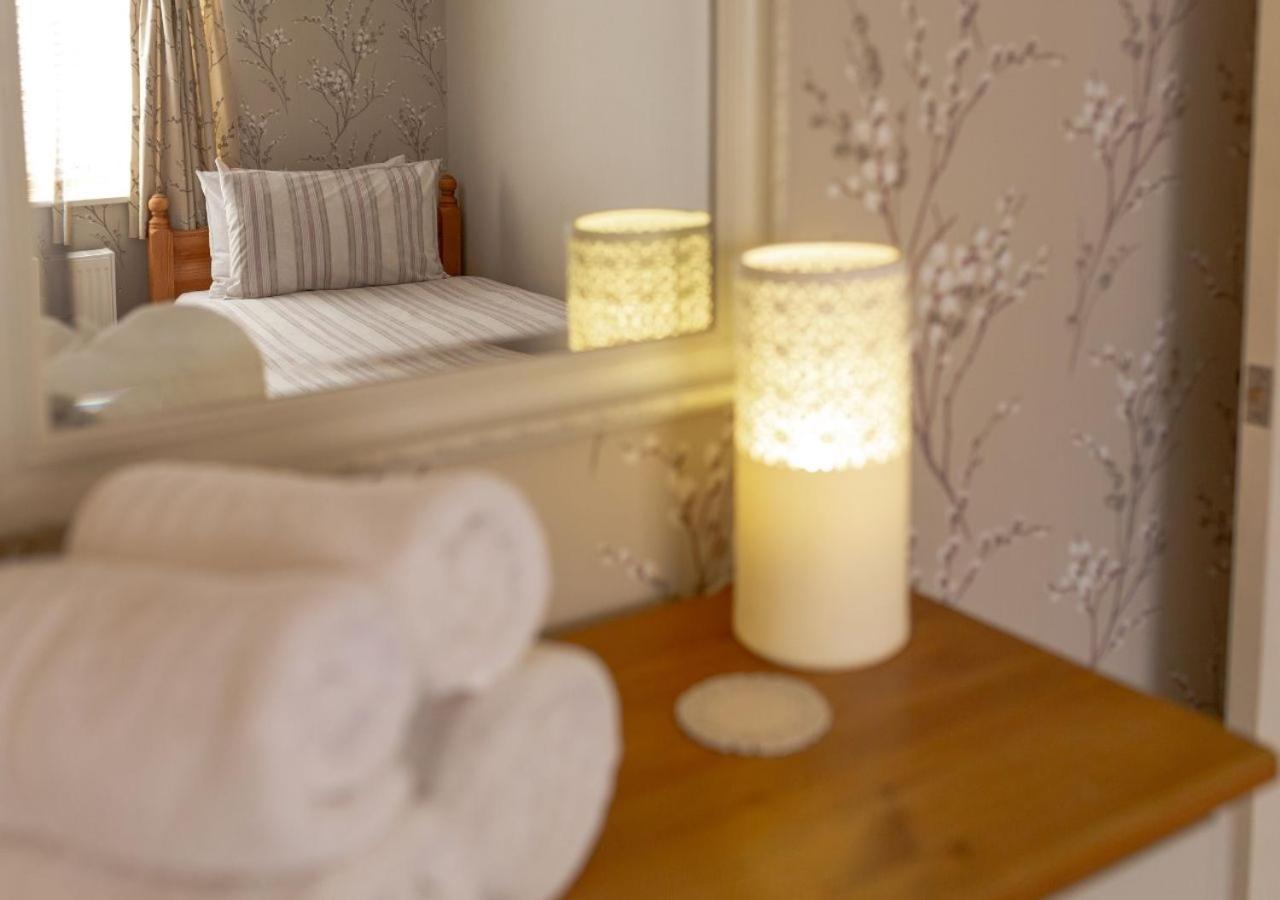Jasmine Cottage - 2 Bedroom In Heart Of Bourton! Bagian luar foto