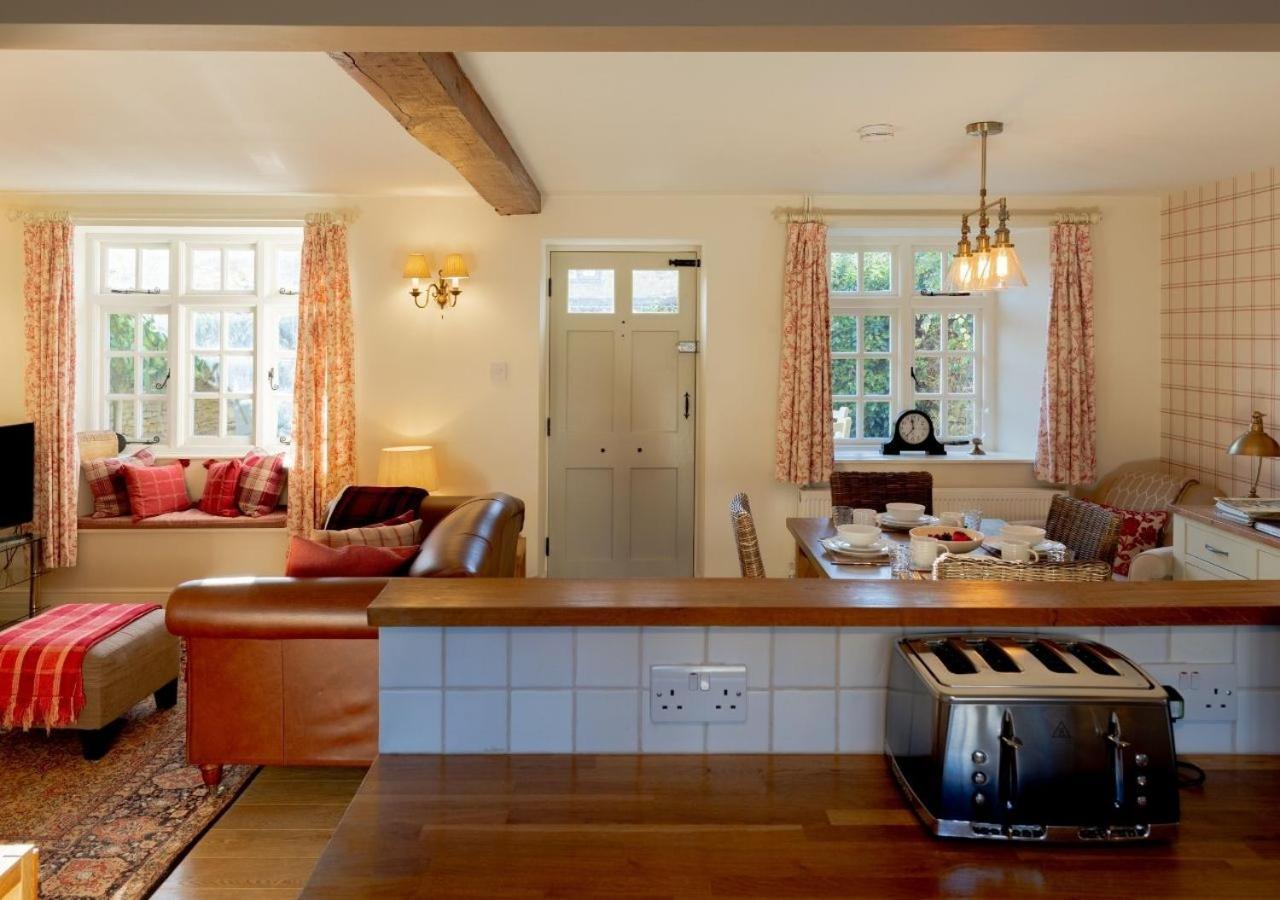 Jasmine Cottage - 2 Bedroom In Heart Of Bourton! Bagian luar foto