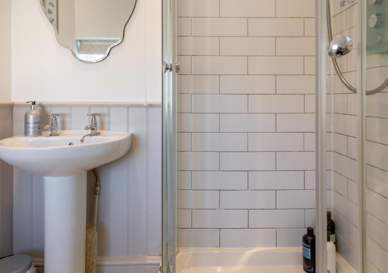 Jasmine Cottage - 2 Bedroom In Heart Of Bourton! Bagian luar foto