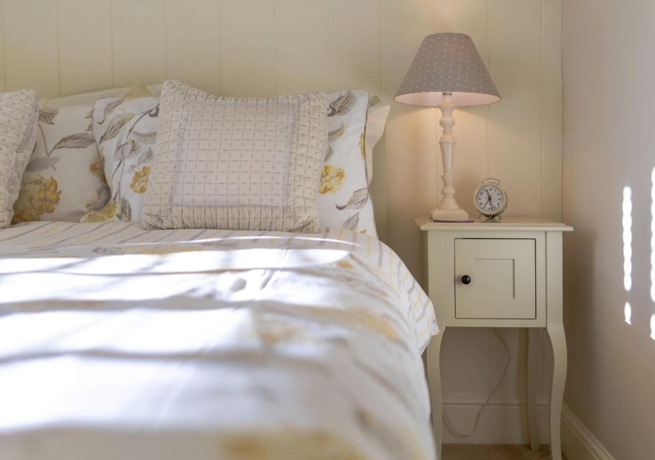 Jasmine Cottage - 2 Bedroom In Heart Of Bourton! Bagian luar foto