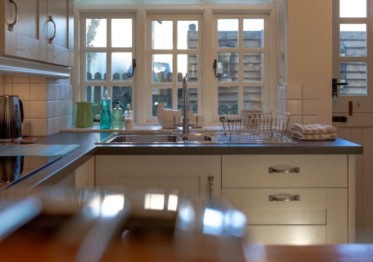Jasmine Cottage - 2 Bedroom In Heart Of Bourton! Bagian luar foto