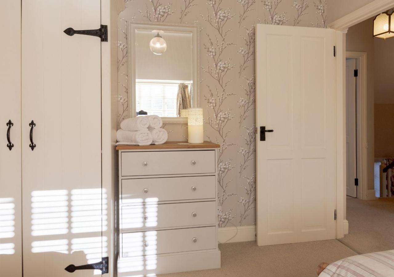 Jasmine Cottage - 2 Bedroom In Heart Of Bourton! Bagian luar foto